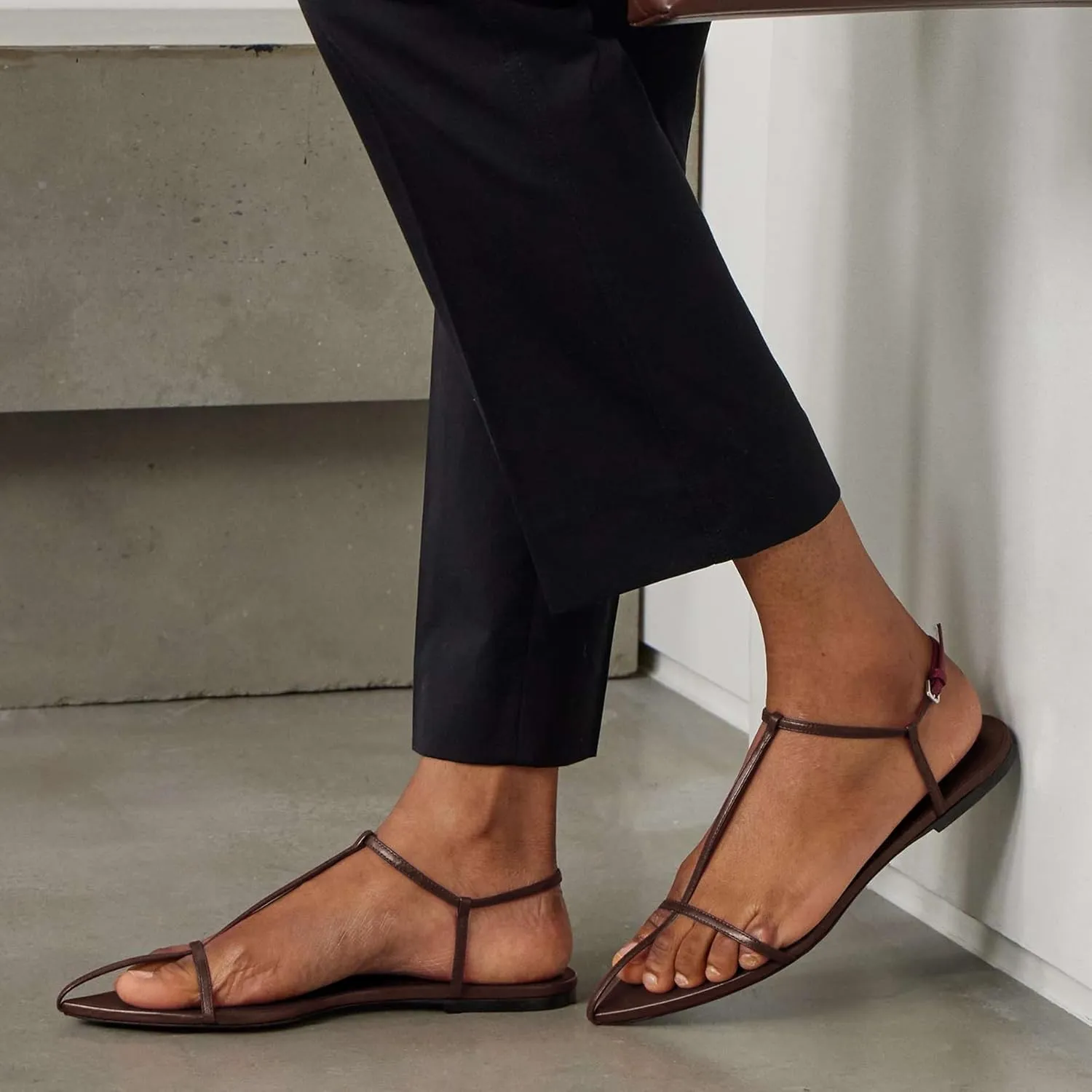 Flat Sandals for Women with Metal Buckle Ankle Strappy Ladies Fashion Slide Sandals Comfortable Summer Open Toe Women Sandals Dressy.
