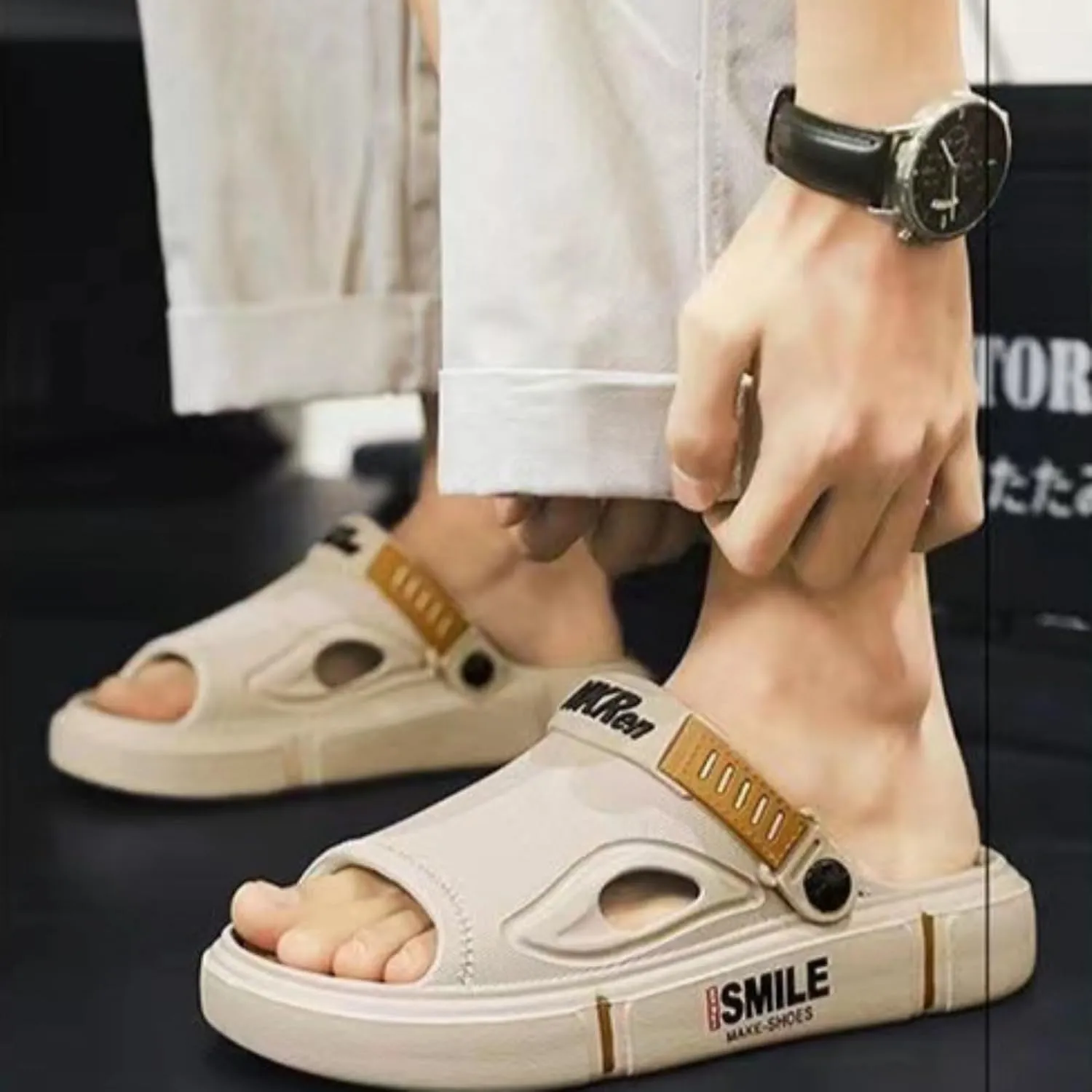 Men's Buckle Closure Soft Thick Slippers Outdoor Beach Home Wear Summer Shoes Comfortable Breathable Slip Resistant Sandals with Korean Style for Men Fashion Casual