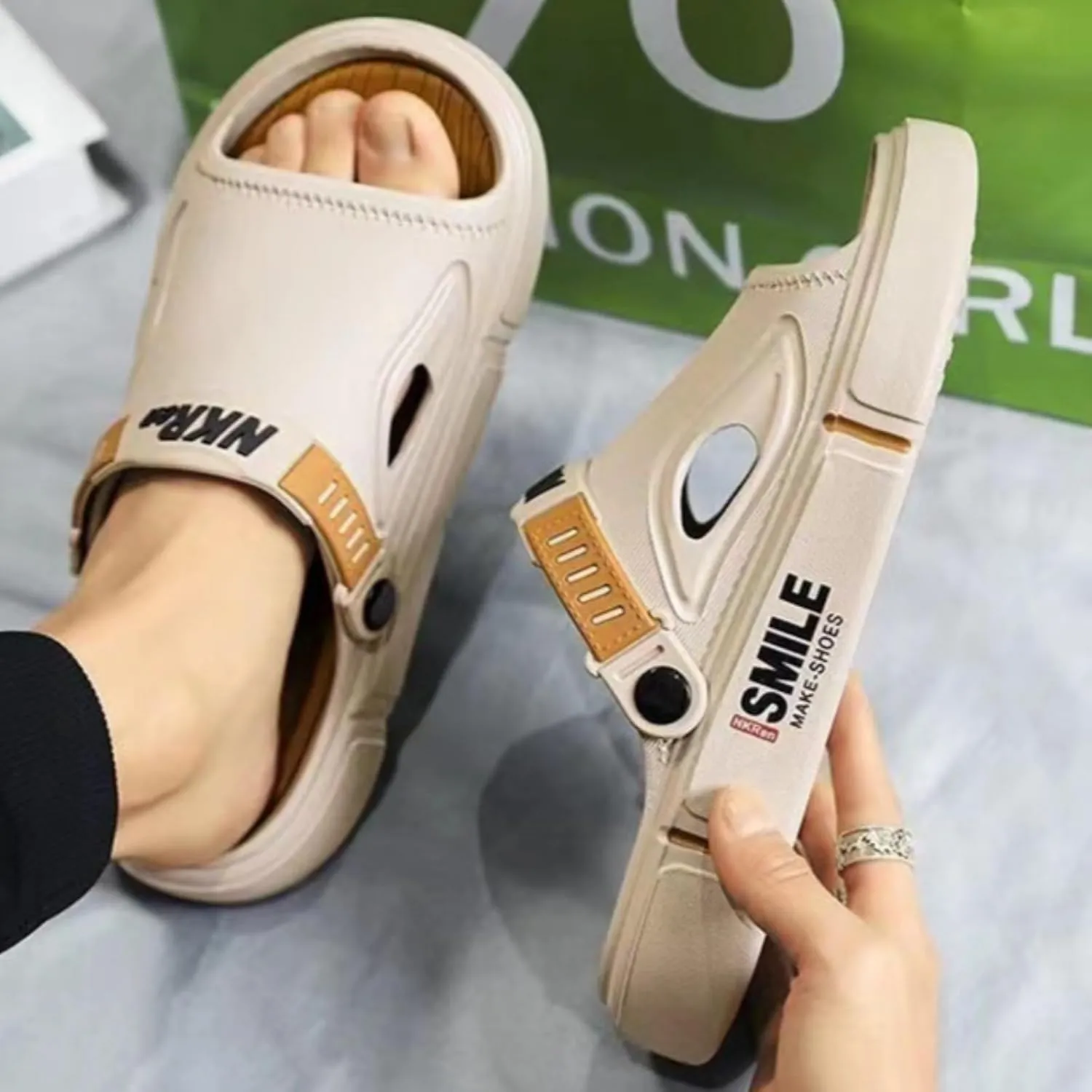 Men's Buckle Closure Soft Thick Slippers Outdoor Beach Home Wear Summer Shoes Comfortable Breathable Slip Resistant Sandals with Korean Style for Men Fashion Casual