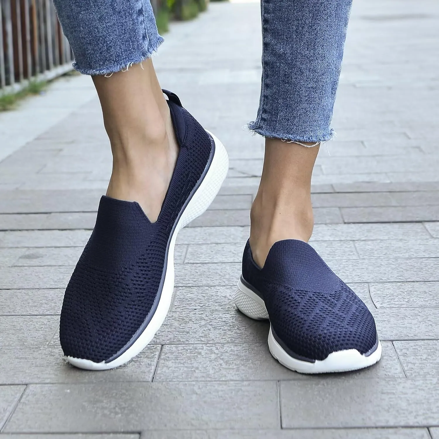 poemlady Walking Shoes Women Slip On Sneakers Knit Lightweight Comfortable Breathable Nurse Shoes for Work Travel