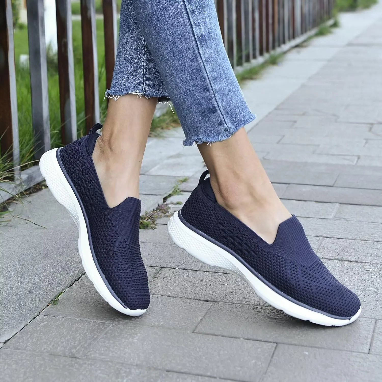 poemlady Walking Shoes Women Slip On Sneakers Knit Lightweight Comfortable Breathable Nurse Shoes for Work Travel